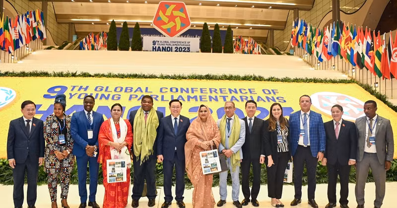National Assembly Chairman Vuong Dinh Hue and delegates attending the event at My Dinh National Convention Centre, Hanoi.
