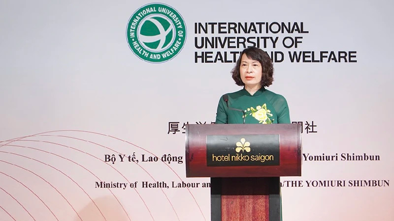 Associate Professor, Dr. Nguyen Thi Lien Huong, Deputy Minister of Health spoke at the program.