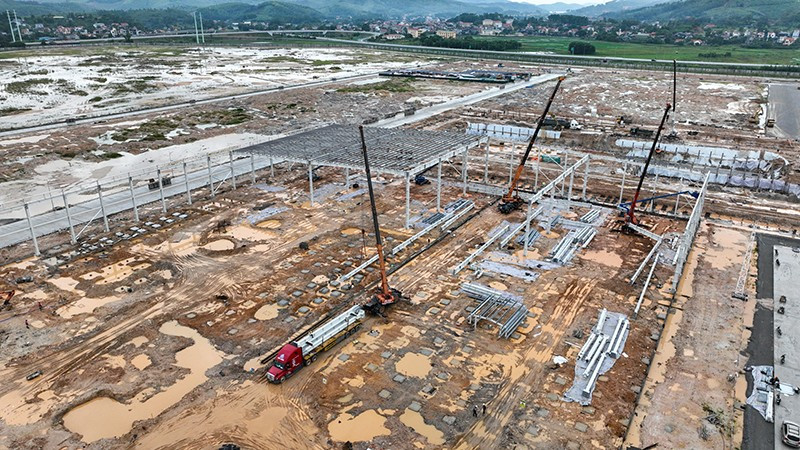 Deploying investment in Thanh Cong Viet Hung automotive and auxiliary industry thematic complex in Viet Hung Industrial Park.