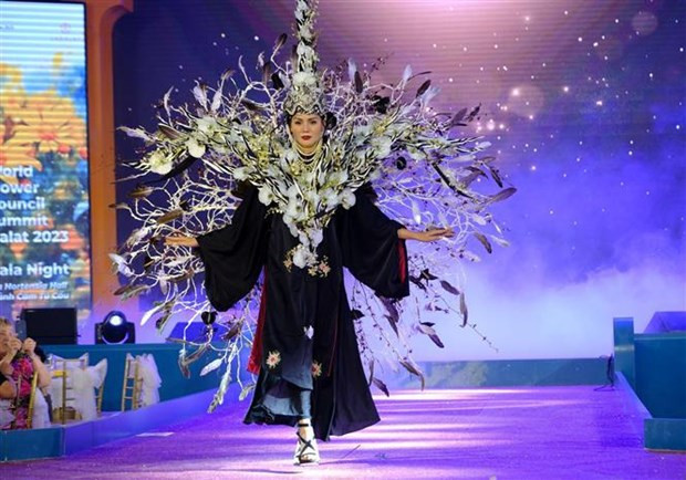 Vietnamese flower designers win big in a flower arrangement contest at the World Flower Council Summit 2023 (Photo: VNA)
