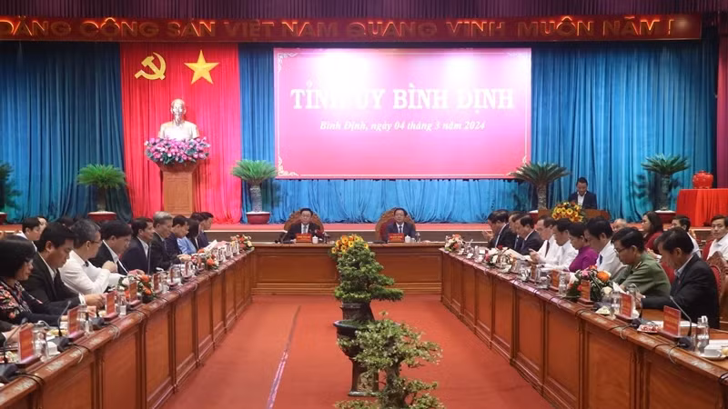 NA Chairman Vuong Dinh Hue speaks at the event. (Photo: NDO)