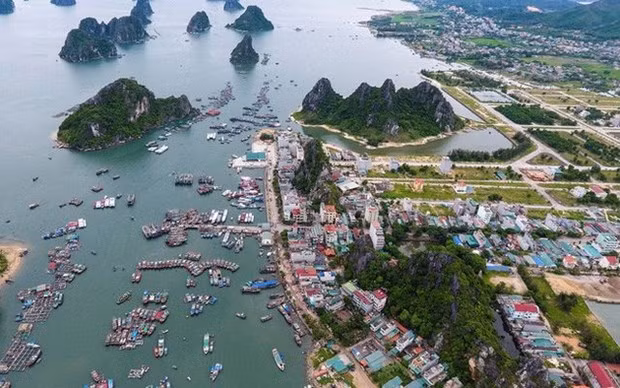 A corner of Van Don. Van Don island district in the northeastern province of Quang Ninh will be developed into a multi-sectoral coastal economic zone and a centre for entertainment, high-end sea tourism and services. (Photo: tapchicongthuong.vn)