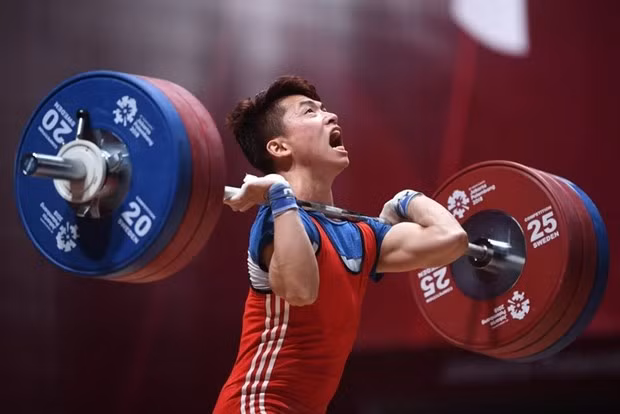 Weightlifter Trinh Van Vinh is expected to gain one slots to Paris 2024 Summer Olympics for Vietnam. (Photo: VNA)