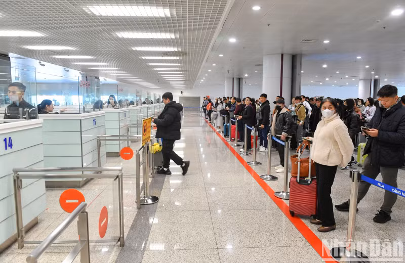 Guests wait in line to complete immigration procedures in the usual way.