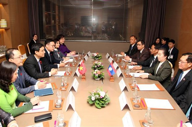 At the meeting between Chairman of the National Assembly (NA) Committee for Culture and Education Nguyen Dac Vinh and Chairwoman of the Lao NA’s Committee for Cultural and Social Affairs Thoummaly Vongphachanh in Vientiane on December 4.(Photo: VNA)