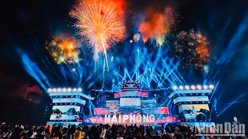 A 10-minute firework display will take place in the area behind the Hai Phong City Theater.