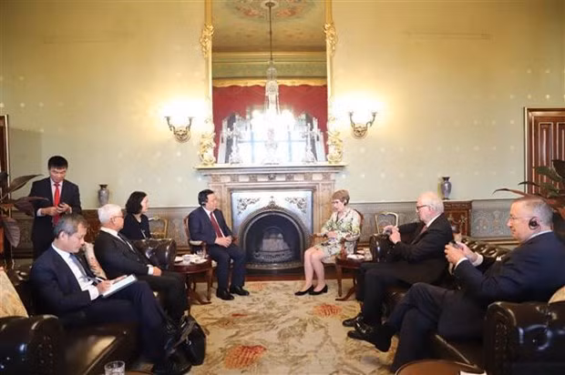 At a working session with Governor of New South Wales Margaret Beazley. (Photo: VNA)