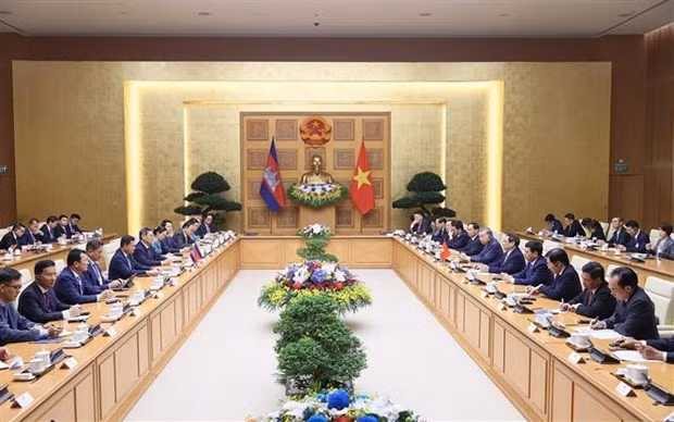 At the talks between Prime Minister Pham Minh Chinh and his Cambodian counterpart Samdech Moha Borvor Thipadei Hun Manet. (Photo: VNA)