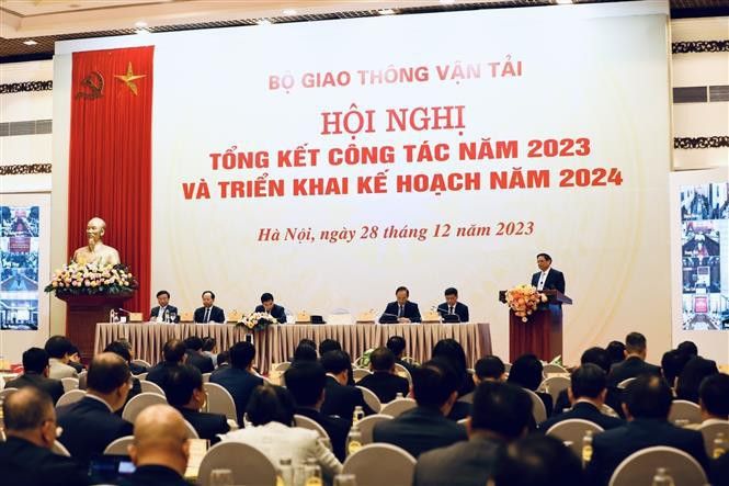 Prime Minister Pham Minh Chinh speaks at the meeting. (Photo: VNA)