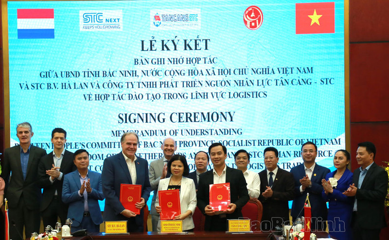 At the signing ceremony (Photo: baobacninh