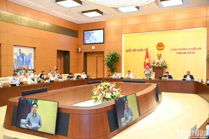 NA Chairman Vuong Dinh Hue speaks at the event. (Photo: NDO)