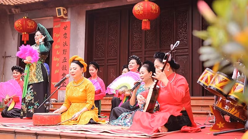 Many types of traditional music are held at the Bich Cau Dao Quan historical and cultural relic site within the framework of the "Kinh Ky Ancient Music" event.