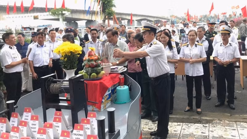 A ceremony pays tribute to the fallen soldiers of Gac Ma in Da Nang, on the morning of March 14.