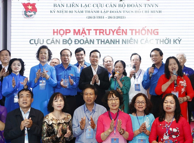 President meets former youth union officials