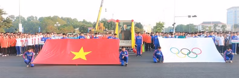 At the launch ceremony of the Vinh Long Province Olympic Run Day for Public Health 2023. At the launch ceremony of the Vinh Long Province Olympic Run Day for Public Health 2023.
