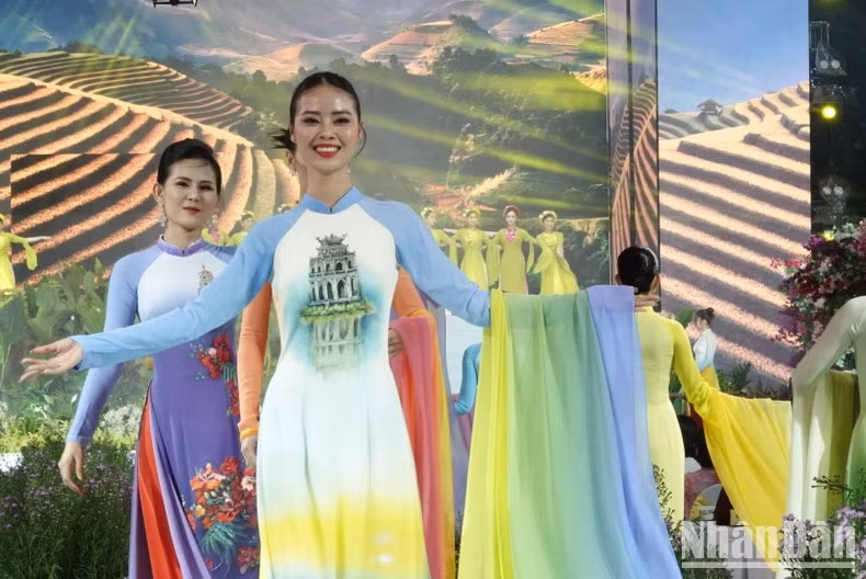 A collection of Ao Dai titled 'Non Nuoc Vietnam' by designer-artisan Trung Dinh.