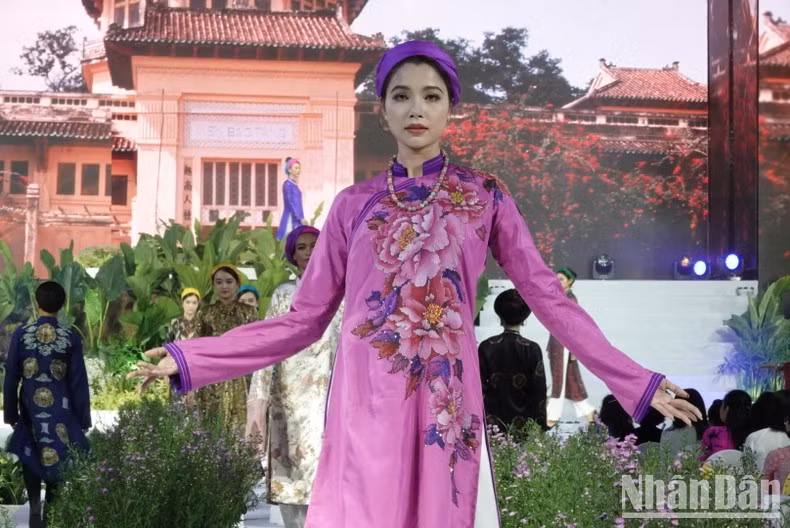 Collection 'Huong Xua' ' by Designer Si Hoang.