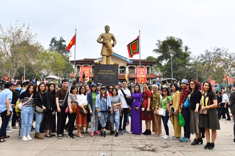 Visitors’ experience at Hoang Hoa Tham historical site (Yen The district). (Photo: DANG KHOA) Visitors’ experience at Hoang Hoa Tham historical site (Yen The district). (Photo: DANG KHOA)