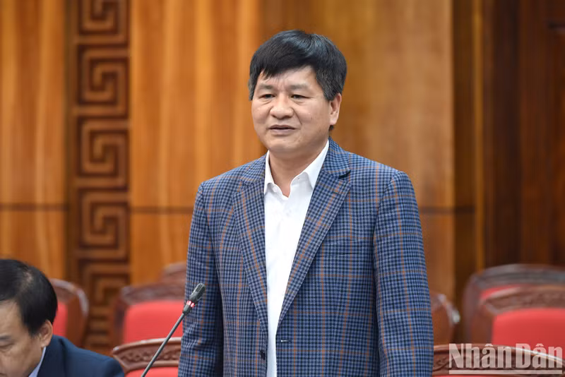 Le Thanh Do, Deputy Secretary of the Provincial Party Committee, Chairman of the People's Committee of Dien Bien, emphasised that Nhan Dan newspaper always accompanies the Dien Bien Provincial Party Committee in publishing articles about the land and people of Dien Bien, including achievements in economic, social, cultural, national defence, security, foreign affairs, party building and political system, good examples, good deeds, good models and creative ways of doing things in socio-economic development in the province. Le Thanh Do, Deputy Secretary of the Provincial Party Committee, Chairman of the People's Committee of Dien Bien, emphasised that Nhan Dan newspaper always accompanies the Dien Bien Provincial Party Committee in publishing articles about the land and people of Dien Bien, including achievements in economic, social, cultural, national defence, security, foreign affairs, party building and political system, good examples, good deeds, good models and creative ways of doing things in socio-economic development in the province.