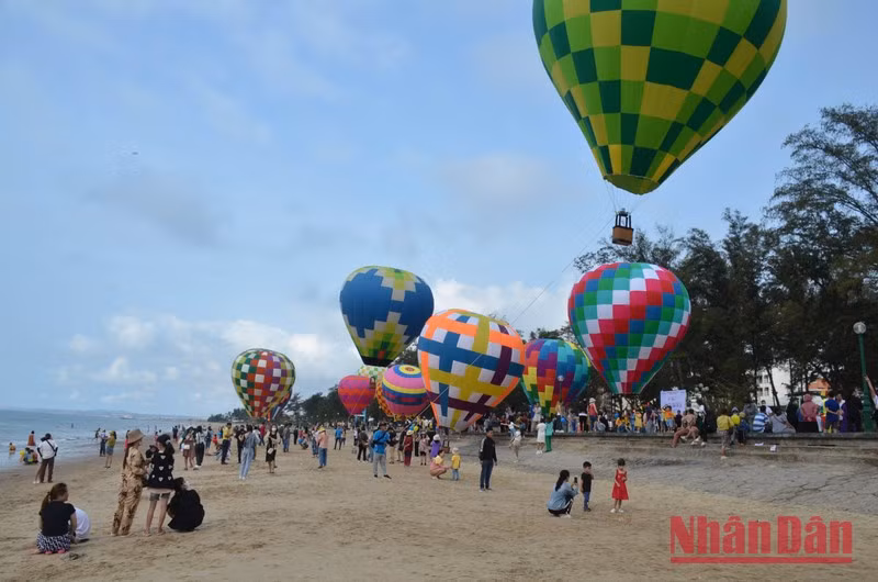 Phan Thiet hosts hot air balloon festival
