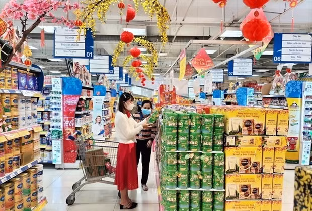 Vietnam’s total retail sales of goods and services in January is estimated at 544.8 trillion VND (23.22 billion USD), up 5.2% from the previous month and 20% as compared with the same period last year. (Photo: VNA)
