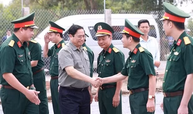 PM Pham Minh Chinh visits Army Corps 12 under Truong Son Construction Corporation that is constructing a section of the eastern North-South Expressway that runs through Can Tho and Hau Giang. (Photo: VNA)