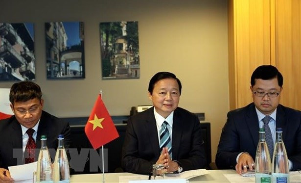 Deputy Prime Minister Tran Hong Ha (centre) (Photo: VNA)