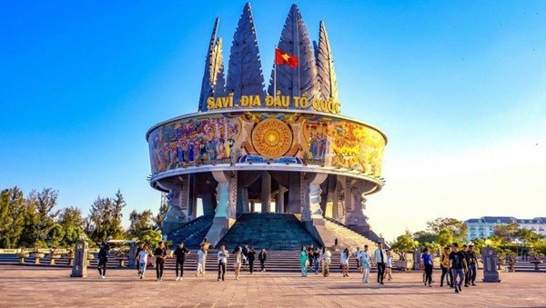 Mong Cai is a famous northern-most check-in destination for visitors (Photo: vneconomy.vn)