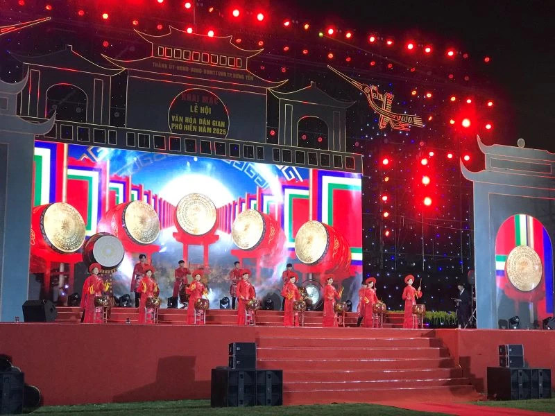 Pho Hien Folk Culture Festival opens in Hung Yen City.