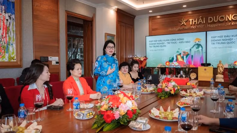 Pham Thi Thanh Loan thanked the community of Vietnamese businessmen, intellectuals, and overseas Vietnamese in China for their attention and support in promoting and honoring Vietnamese cultural heritage to the international community.