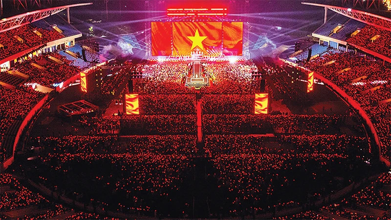 A scene of a concert night in Hanoi attracting tens of thousands of spectators. 