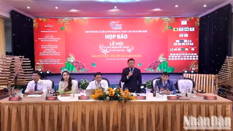 The Organising Committee answers reporters' questions about the Buon Ma Thuot Coffee Festival.