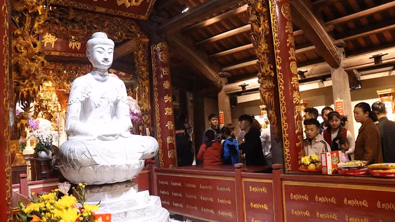 The stone statue of Amitabha Buddha — a national treasure at Phat Tich Pagoda.