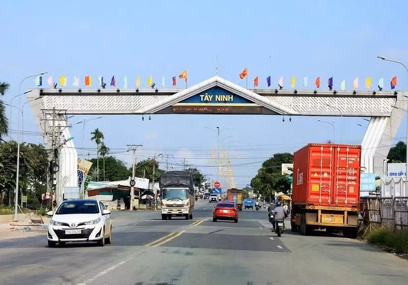 National Highway 22, the section passing through Trang Bang district, serves as the gateway to Tay Ninh province from Ho Chi Minh City. (Photo: VNA)