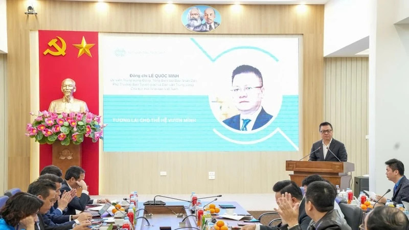 Editor-in-Chief of Nhan Dan Newspaper Le Quoc Minh speaks at the seminar