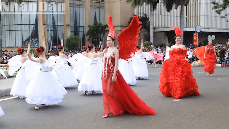 Vibrant cultural activities at the 9th Buon Ma Thuot Coffee Festival 2025 attracted a large number of visitors to Dak Lak Province.