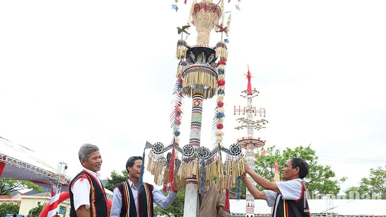 The Neu pole decoration art of the Co ethnic group has evolved alongside the community’s history. 