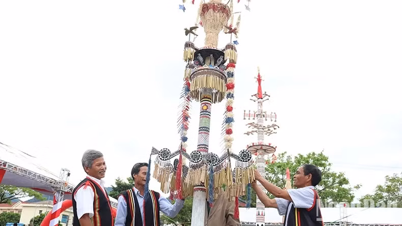 The Neu pole decoration art of the Co ethnic group has evolved alongside the community’s history. 