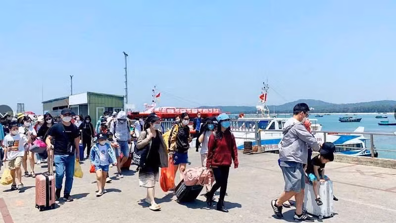 The number of tourists visiting Co To for sightseeing and experiences is increasing significantly