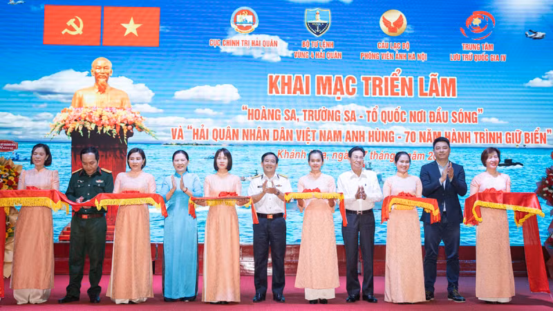 The exhibition themed “Hoang Sa, Truong Sa — The Nation at the Forefront” and “Heroic Vietnam People’s Navy 