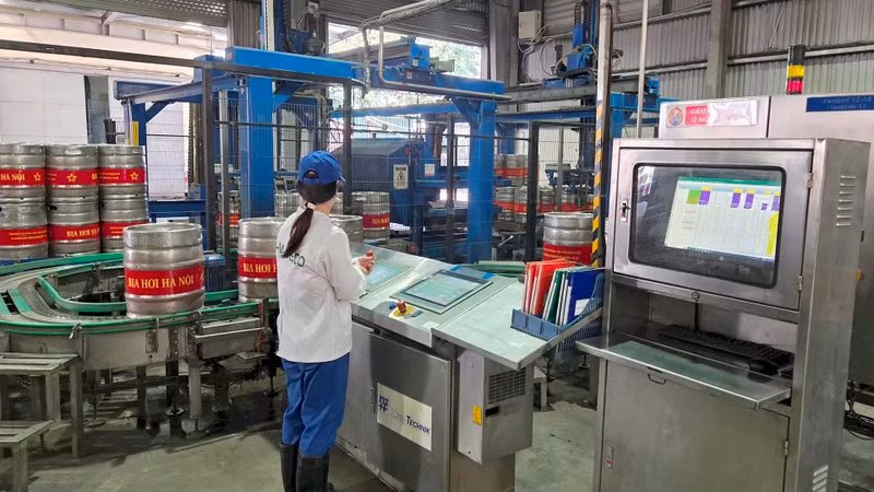 Beer production line at Hanoi Beer Alcohol and Beverage Corporation (Habeco)