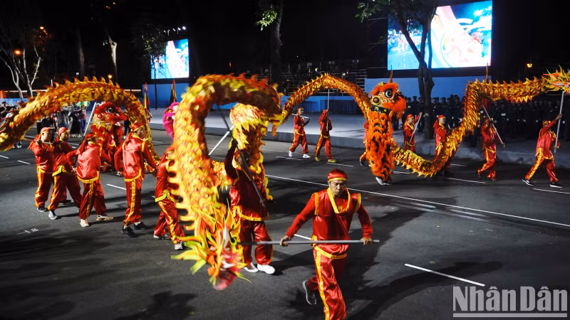 After the second full rehearsal on April 22, there will be a pre-check on April 25 and a national-level full rehearsal on April 27. The official parade will take place on Le Duan Street, in front of the Independence Palace on the morning of April 30.