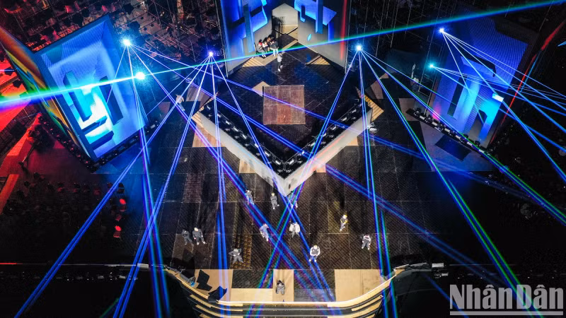 The event will feature a lineup of top Vietnamese artists, blending tradition and modernity, such as People’s Artist Thanh Hoa, singer My Tam, rapper Big Daddy, Ha Le, Do Hoang Hiep, Emily (Nguyen Huong Ly), Kieu Anh, and the Background Band. The event will feature a lineup of top Vietnamese artists, blending tradition and modernity, such as People’s Artist Thanh Hoa, singer My Tam, rapper Big Daddy, Ha Le, Do Hoang Hiep, Emily (Nguyen Huong Ly), Kieu Anh, and the Background Band.