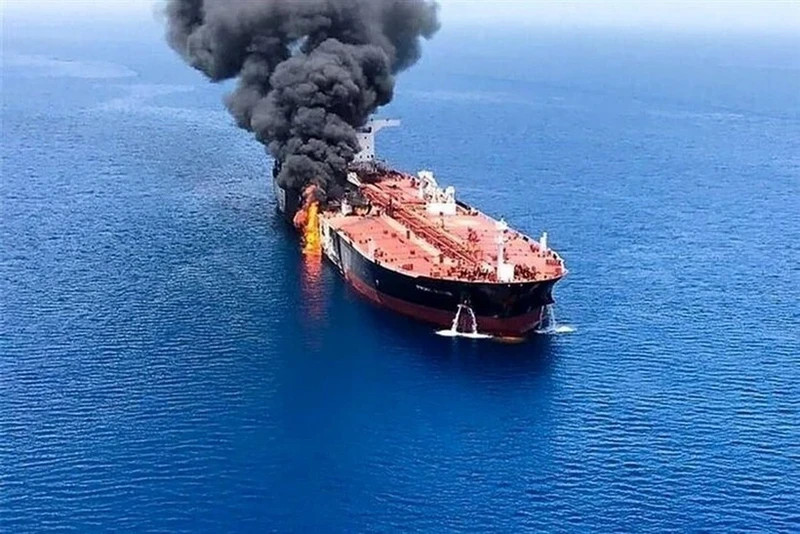 Oil tanker attacked by Houthi forces in the Red Sea. (Photo: IRNA/VNA)