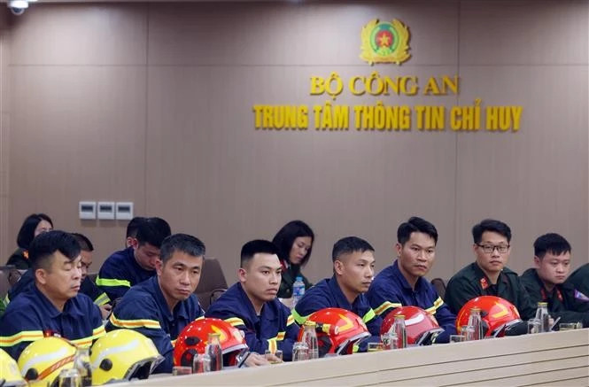 The Ministry of Public Security has deployed a 26-member emergency response team to Myanmar to assist the country in search and rescue efforts (Photo: VNA)