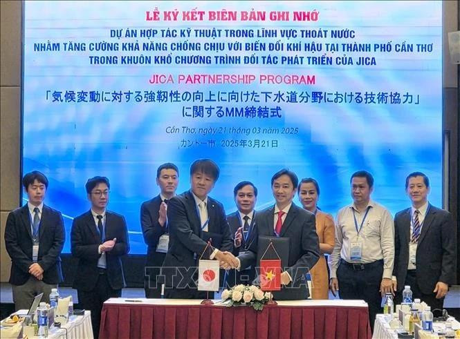 At the MoU signing ceremony (Photo: VGP)