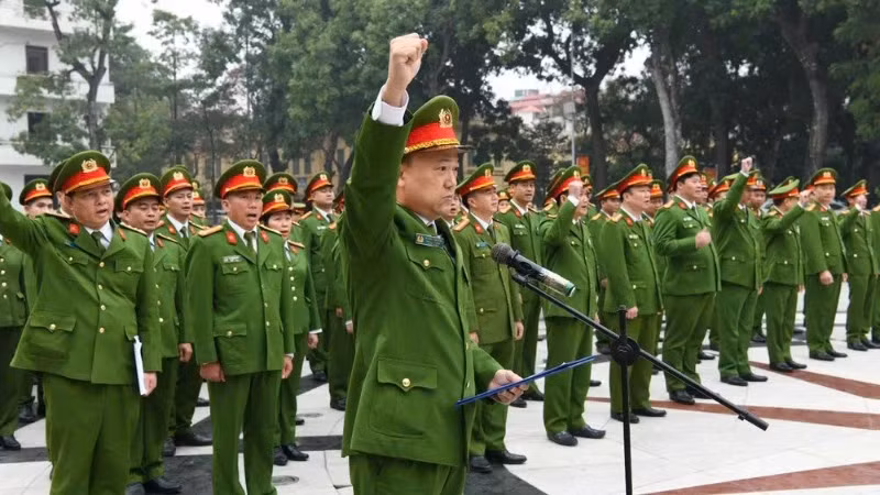 Officers of the Drug Crime Investigation Police Force swear an oath to fight drug crime without compromise