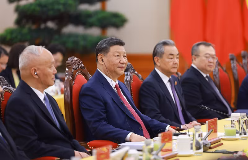 Chinese Party General Secretary and President of China Xi Jinping and members of the Chinese high-level delegation at the talks.