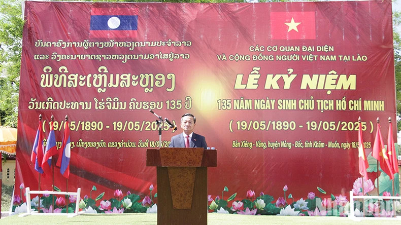 Vietnamese Ambassador to Laos Nguyen Minh Tam speaking at the ceremony.