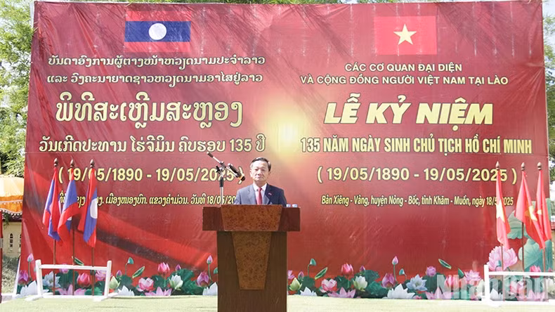 Vietnamese Ambassador to Laos Nguyen Minh Tam speaking at the ceremony.